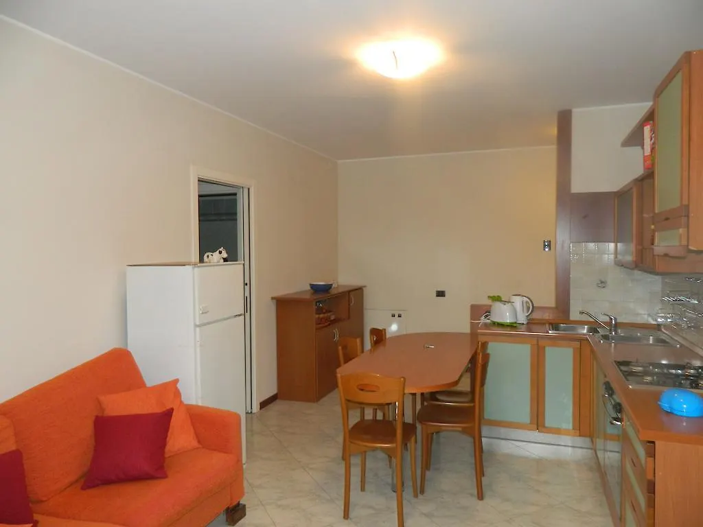 Mela Verde Apartments Bergamo 2*,